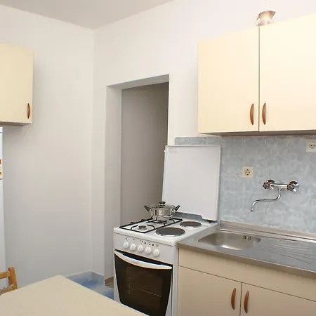 アパート Pisak 2742b